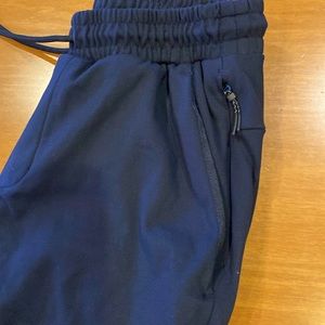 Men’s old navy active powersoft coze edition. Tapered go dry.